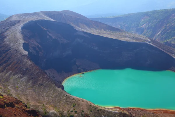 Mt. Zao and crater lake — Stock Photo, Image