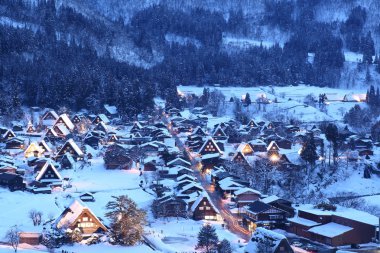 shirakawago ışıklı