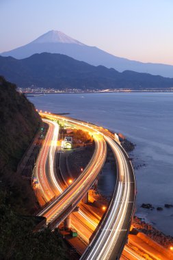 mt. fuji ve Otoban gece görünümü