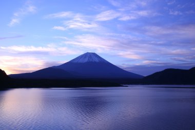 Daybreak mt. fuji ve göl motosu