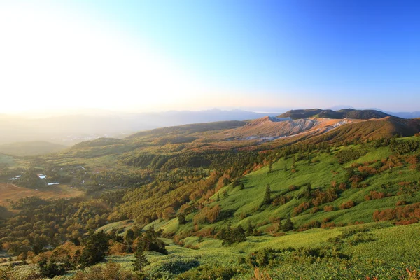 早晨的阳光在山 — 图库照片