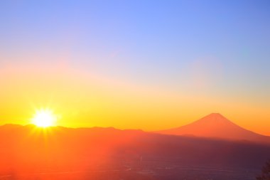 mt. fuji gündoğumu ile