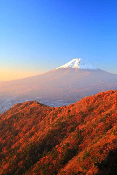 MT. Fuji λάμπει κάτω από τον ήλιο το πρωί — Φωτογραφία Αρχείου