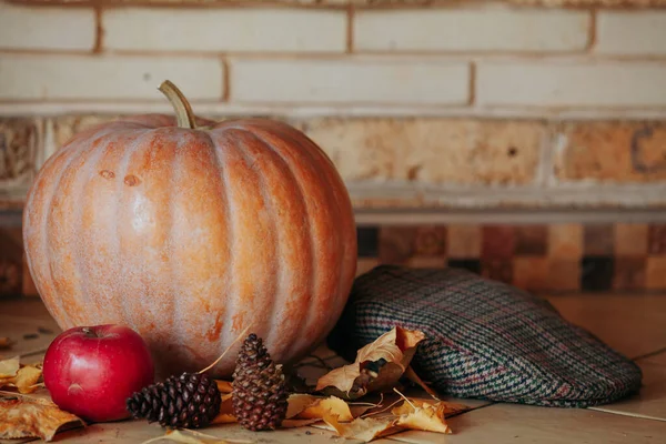 Large Orange Pumpkin Shelf Nearby Beautiful Red Apple Pine Cones — Stock Photo, Image