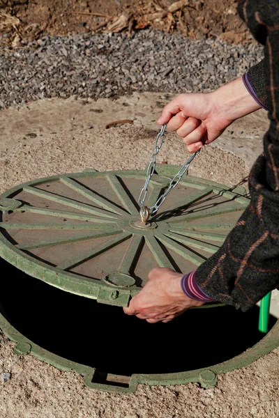 Hand Pulls Metal Chain Manhole Cover Close — Stock Photo, Image