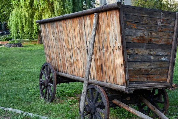 Vintage Cart High Sides Made Flat Wooden Planks Stands Wooden — Fotografia de Stock