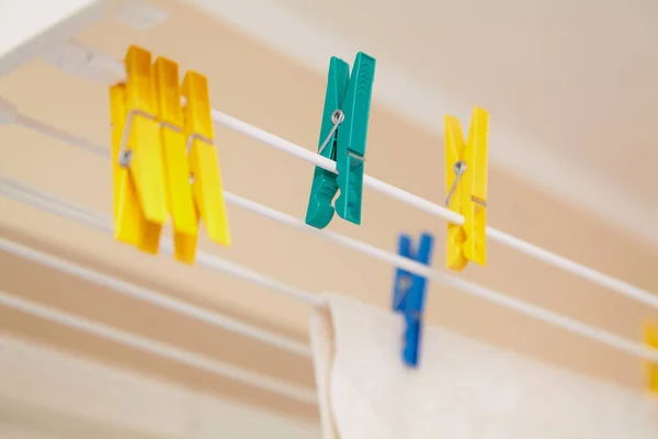 Yellow Green Plastic Clothespins Hanging Modern Dryer Bathroom Close — 图库照片