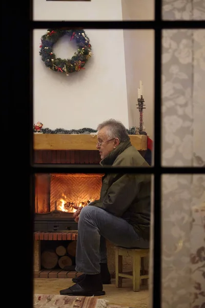 Santa Room Elderly Man Sits Wooden Chair Front Fireplace Bright — Foto de Stock