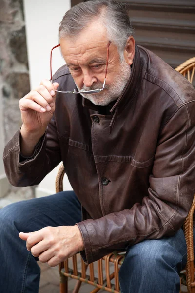 Portrait Man Gray Beard Elderly Man Glasses Leather Jacket Autumn — Stock Photo, Image