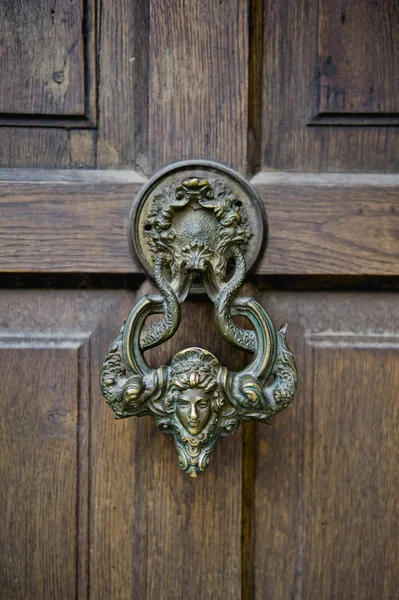 Old-fashioned grunge door with knocker — Stok fotoğraf