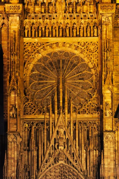 Detailed gable and rose window of cathedral — Stock Photo, Image