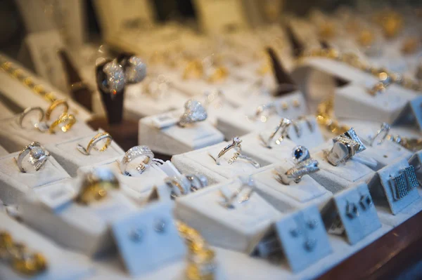 Jewelry shop window display — Stock Photo, Image