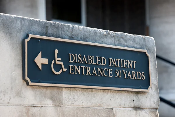 Disabled handicap entrance entrance sign — Stock Photo, Image