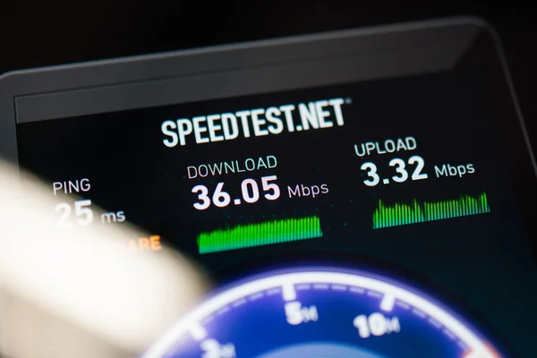 Speedtest.net メイン画面 — ストック写真