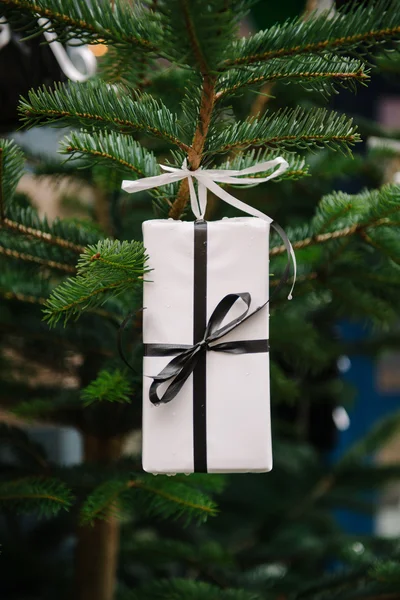 手作りのクリスマスのギフト ボックス — ストック写真