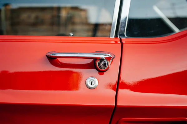 Detalhe de um carro vermelho vintage — Fotografia de Stock