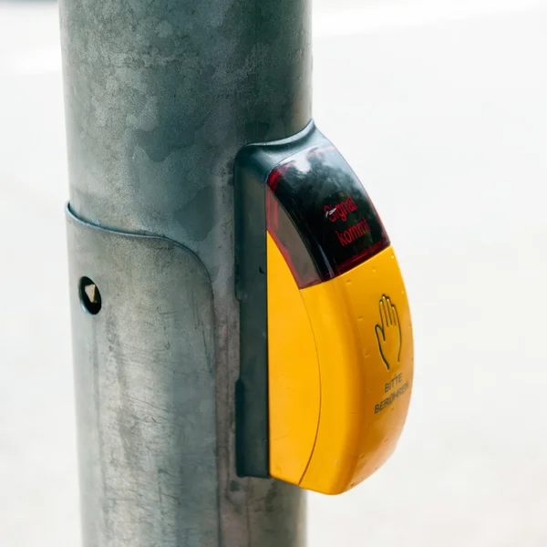 Crosswalk yellow button — Stock Photo, Image