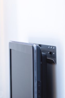 Wall mount destek için ekli ekran