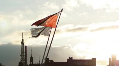 Avrupa Birliği bayrağı ve susnset bayrağı Rhône-alpes