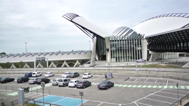 Edificio de la Gare de Saint-Exupery TGV — Vídeos de Stock