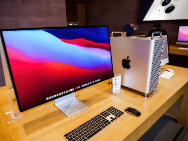 Pro Explay XDR ile yeni güçlü Apple Bilgisayarları Mac Pro Cheesegrater