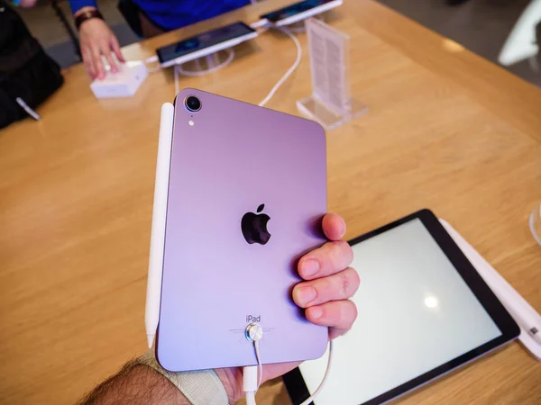 POV male hand holding New latest Apple Computers iPad tablet with magnetic 2nd generation Pencil — стоковое фото