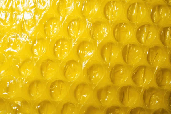 Material plástico de envoltura de burbuja amarilla: suministros de embalaje para diversos hogares — Foto de Stock