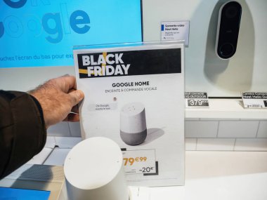 Akıllı ev hoparlörü Google Home, Fnac Store 'da Kara Cuma özel anlaşması sırasında indirimde.