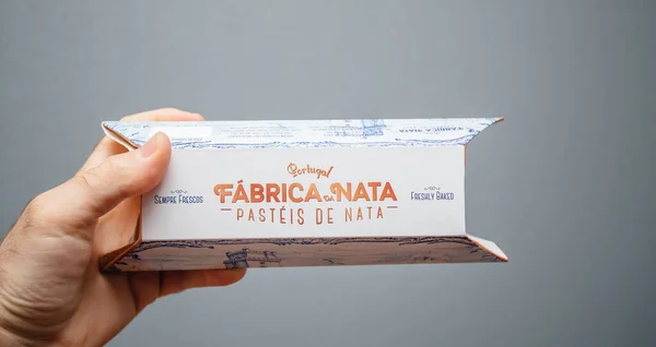 由Fabrica da Nata新鲜烘焙的传统葡萄牙食品生产的Pasteis da Nata — 图库照片