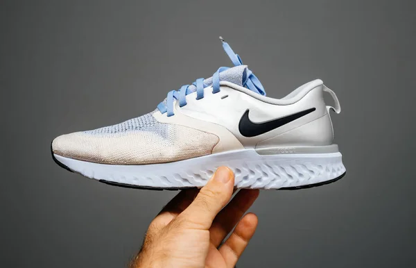 Nuevas mujeres Nike Odyssey React zapatillas de running —  Fotos de Stock