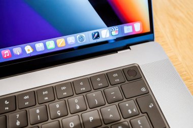 Apple Bilgisayarları MacBook üzerinde kimlik güvenlik giriş ve ödemelerine dokun
