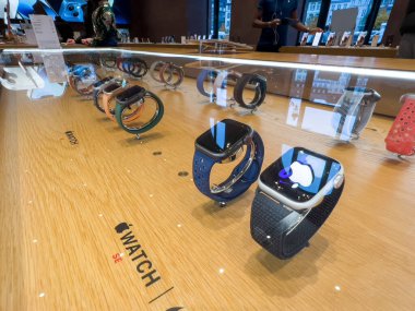 Yeni giyilebilir Apple Watch Serisi 7 SE smartwatch 'in kaybı
