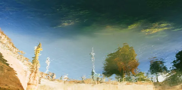 斯特拉斯堡伊利诺斯河与水下草丛 — 图库照片