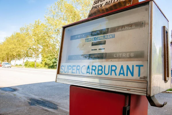 Vintage old Themis gas meter with volume sign and old French francs counter per liter. — Stock Photo, Image