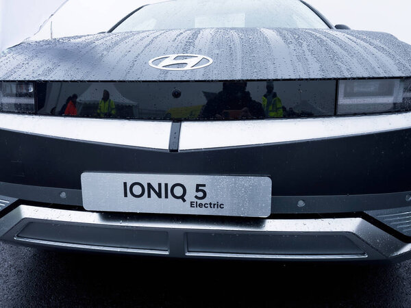 Вид спереди нового электромобиля Ioniq 5 от Hyundai