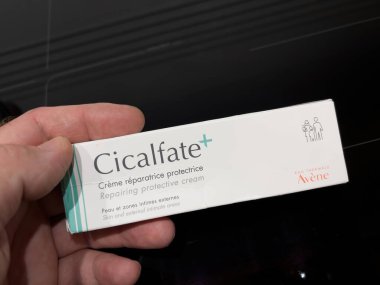 Avene laboratuarları tarafından üretilen cilt ve dış mahrem bölgeler için koruyucu krem onarılıyor