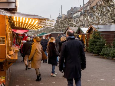 Arket Stadyumu, sıcak şarap ve geleneksel körili sosis satıyor.