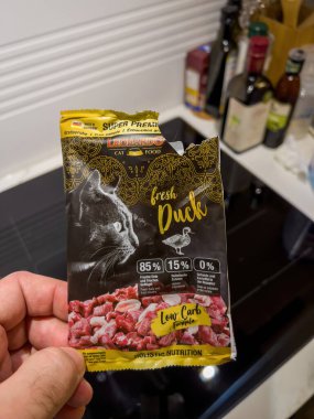 Leonardo 'nun ürettiği kedi mamasından bir örnek.