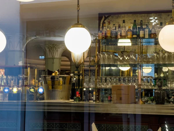 Empty bar counter of Flo restaurant with interior seen through glass window — Stock Photo, Image