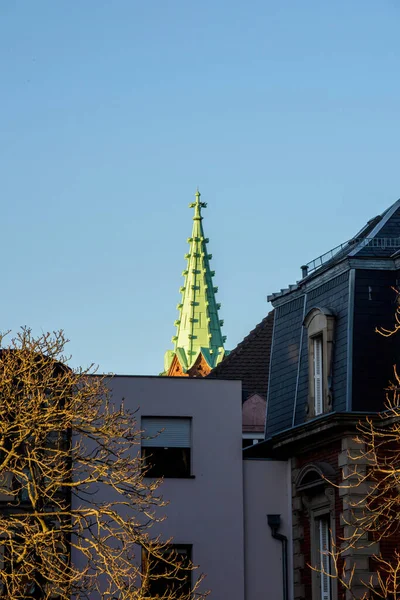 Flèche néo-gothique de la chapelle de la Toussaint dans le centre de Strasbourg — Photo