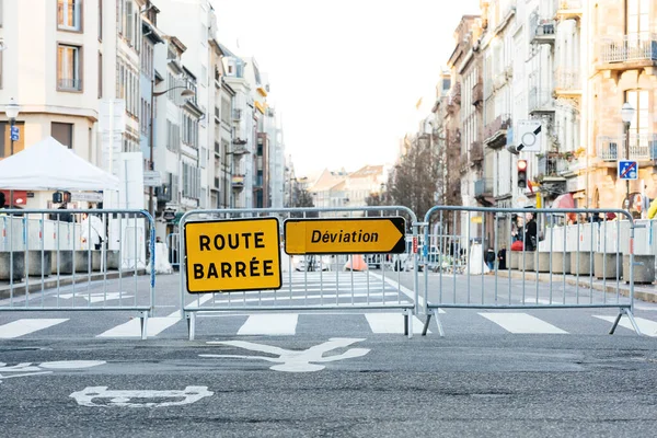 Desviación de barree ruta traducida como - calle cerrada tomar otro camino — Foto de Stock