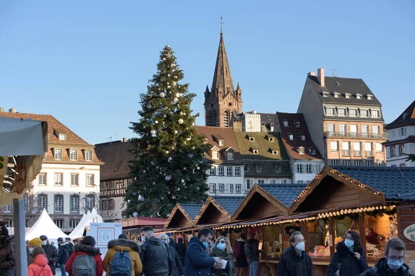 매년 크리스마스 마켓에 키큰 전나무가 있는 클라이버 플레이스 — 스톡 사진