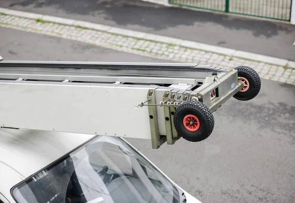 Ladder on the rooftop of a moving truck van — Stockfoto