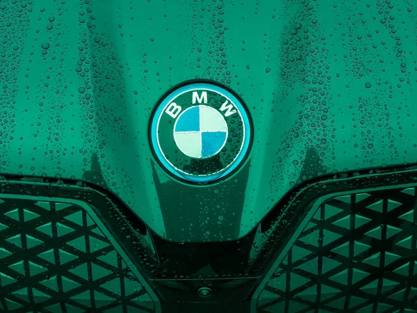 Front view of Logotype insignia covered with rain drops on new B —  Fotos de Stock