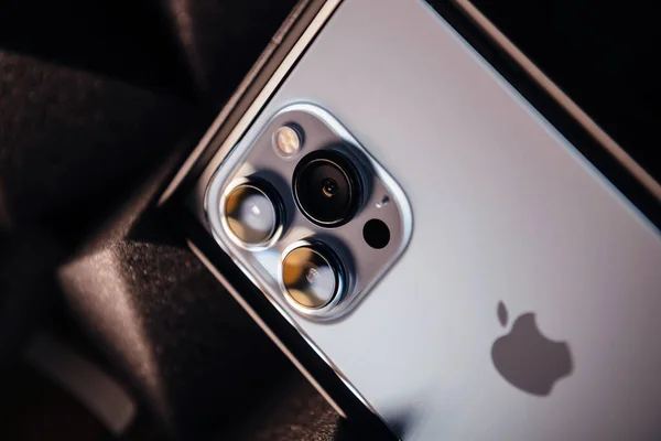 Macro close up of the new triple camera on the new iPhone 13 Pro — Zdjęcie stockowe