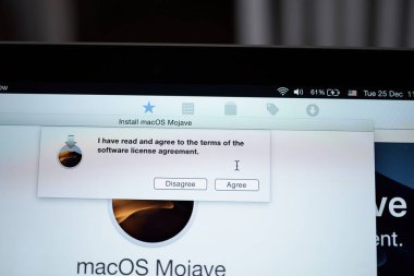 installation of fresh MacOS Mojave operating system accepting or declining software and license agreement