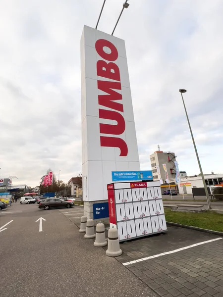 Duże logotyp OOH z Jumbo - Sklep z ulepszeniami domu w Bazylei, Szwajcaria — Zdjęcie stockowe