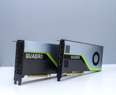 İki yeni GPU Nvidia Quadro RTX 4000 RTX 5000 video kartı.