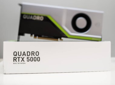 Karton pakette GPU Nvidia Quadro RTX 5000 video gpu kartı