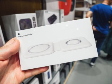 iPhone ve Apple Watch manyetik şarj için Mag Safe Duo Charger